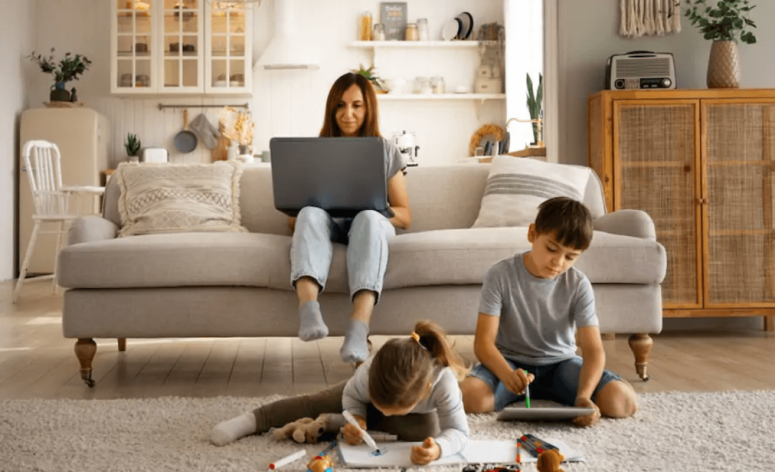 Estudio reveló que más del 40% de los padres han debido recurrir a licencias, permisos administrativos y vacaciones para cuidar a sus hijos