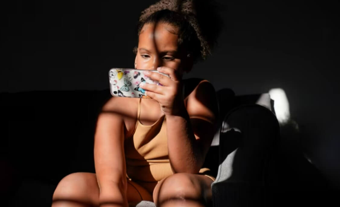 Riesgo del uso de redes sociales en las niñas
